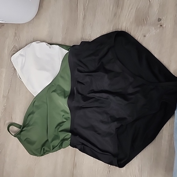 One peice bathing suit - Picture 1 of 3